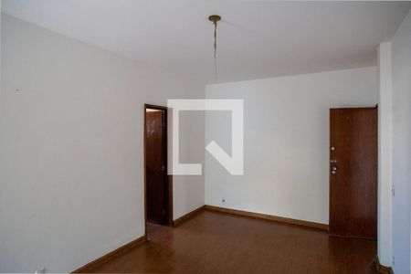 Casa à venda com 360m², 5 quartos e 4 vagas Casa à venda com 360m², 5 quartos e 4 vagasSuíte