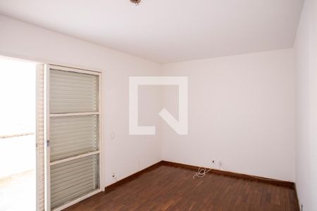 Casa à venda com 360m², 5 quartos e 4 vagas Casa à venda com 360m², 5 quartos e 4 vagasQuarto 3