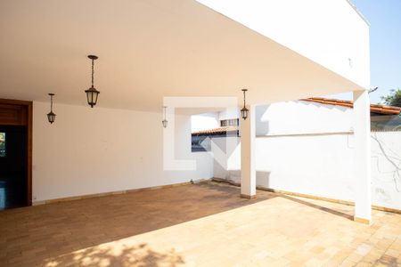 Casa à venda com 360m², 5 quartos e 4 vagas Casa à venda com 360m², 5 quartos e 4 vagasGaragem