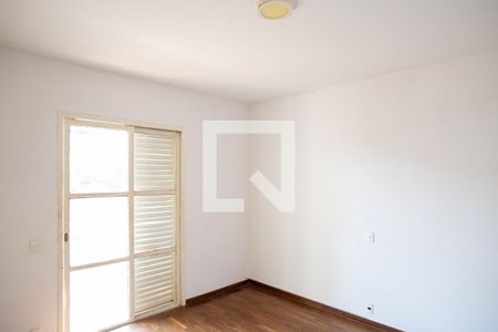 Casa à venda com 360m², 5 quartos e 4 vagas Casa à venda com 360m², 5 quartos e 4 vagasQuarto 1