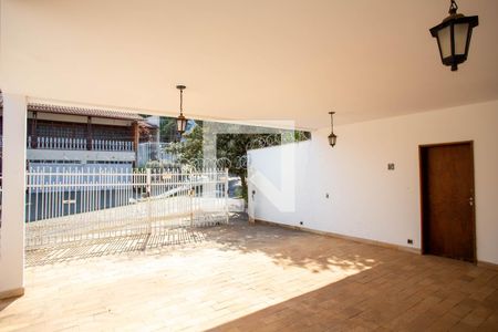 Casa à venda com 360m², 5 quartos e 4 vagas Casa à venda com 360m², 5 quartos e 4 vagasGaragem