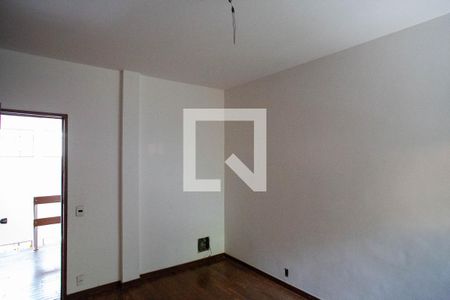 Casa à venda com 360m², 5 quartos e 4 vagas Casa à venda com 360m², 5 quartos e 4 vagasQuarto 2