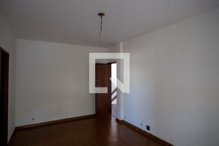 Casa à venda com 360m², 5 quartos e 4 vagas Casa à venda com 360m², 5 quartos e 4 vagasSuíte