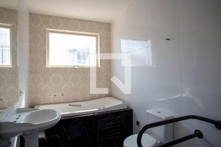 Casa à venda com 360m², 5 quartos e 4 vagas Casa à venda com 360m², 5 quartos e 4 vagasBanheiro