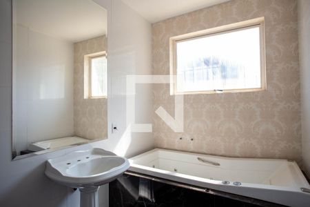 Casa à venda com 360m², 5 quartos e 4 vagas Casa à venda com 360m², 5 quartos e 4 vagasBanheiro