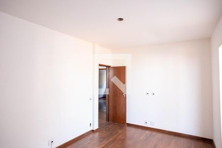 Casa à venda com 360m², 5 quartos e 4 vagas Casa à venda com 360m², 5 quartos e 4 vagasQuarto 3