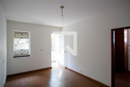 Casa à venda com 360m², 5 quartos e 4 vagas Casa à venda com 360m², 5 quartos e 4 vagasSuíte