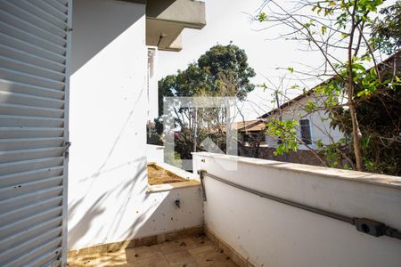 Casa à venda com 360m², 5 quartos e 4 vagas Casa à venda com 360m², 5 quartos e 4 vagasVaranda Quarto 2