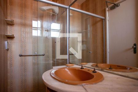 Casa à venda com 360m², 5 quartos e 4 vagas Casa à venda com 360m², 5 quartos e 4 vagasBanheiro da Suíte 2