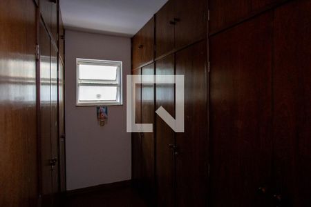 Casa à venda com 360m², 5 quartos e 4 vagas Casa à venda com 360m², 5 quartos e 4 vagasCloset da suíte