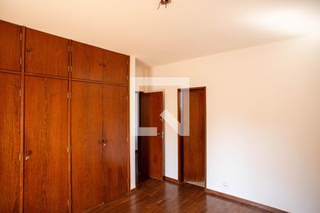 Casa à venda com 360m², 5 quartos e 4 vagas Casa à venda com 360m², 5 quartos e 4 vagasSuíte 2