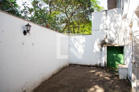 Casa à venda com 360m², 5 quartos e 4 vagas Casa à venda com 360m², 5 quartos e 4 vagasÁrea de Serviço
