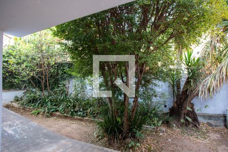 Casa à venda com 360m², 5 quartos e 4 vagas Casa à venda com 360m², 5 quartos e 4 vagasJardim