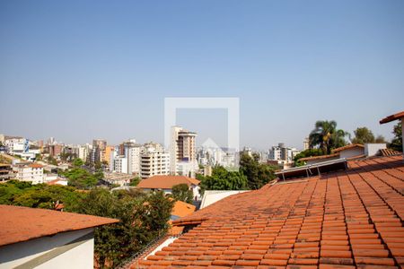 Casa à venda com 360m², 5 quartos e 4 vagas Casa à venda com 360m², 5 quartos e 4 vagasVista do Quarto 2
