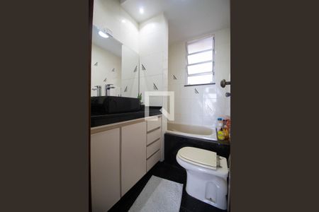 Apartamento à venda com 110m², 2 quartos e 2 vagas Apartamento à venda com 110m², 2 quartos e 2 vagasBanheiro da suíte