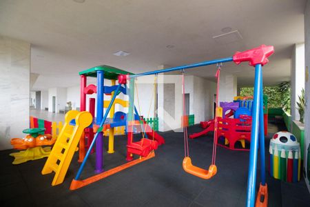 Apartamento à venda com 110m², 2 quartos e 2 vagas Apartamento à venda com 110m², 2 quartos e 2 vagasÁrea comum - playground