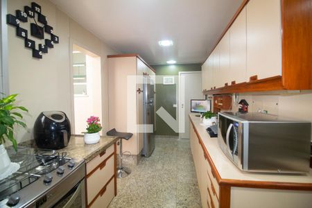 Apartamento à venda com 110m², 2 quartos e 2 vagas Apartamento à venda com 110m², 2 quartos e 2 vagasCozinha