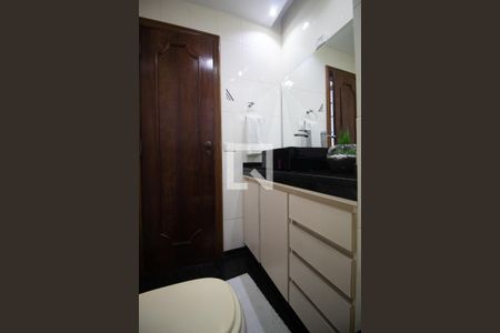 Apartamento à venda com 110m², 2 quartos e 2 vagas Apartamento à venda com 110m², 2 quartos e 2 vagasBanheiro da suíte