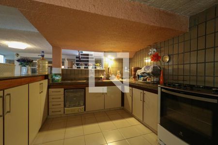 Casa à venda com 180m², 3 quartos e 2 vagas Casa à venda com 180m², 3 quartos e 2 vagasCozinha