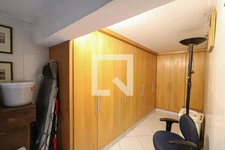 Casa à venda com 180m², 3 quartos e 2 vagas Casa à venda com 180m², 3 quartos e 2 vagasQuarto de Serviço