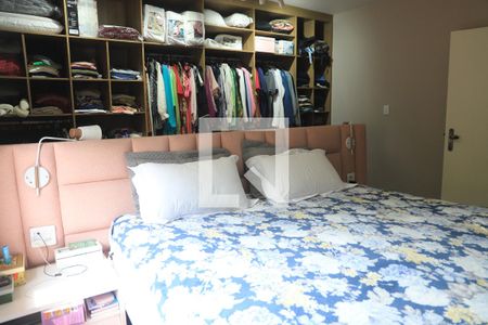 Casa à venda com 248m², 4 quartos e 2 vagasSuíte