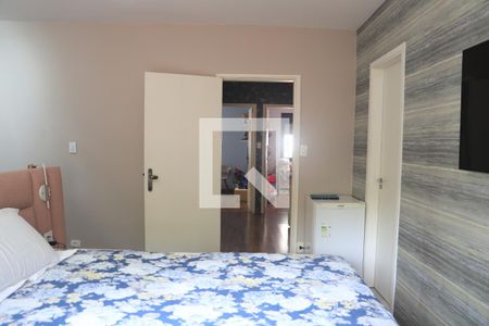 Casa à venda com 248m², 4 quartos e 2 vagasSuíte