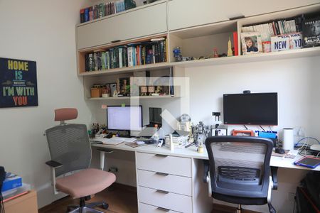 Casa à venda com 248m², 4 quartos e 2 vagasEscritório