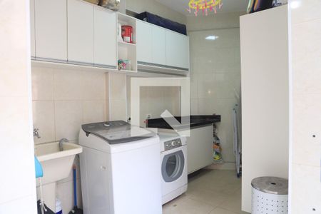 Casa à venda com 248m², 4 quartos e 2 vagasÁrea de Serviço