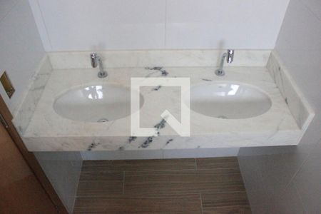 Casa à venda com 131m², 3 quartos e 4 vagasBanheiro da Suíte 3