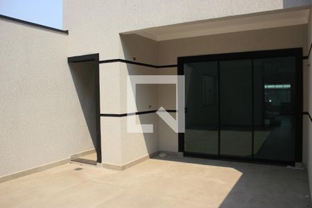 Casa à venda com 131m², 3 quartos e 4 vagasQuintal