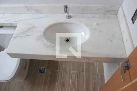 Casa à venda com 131m², 3 quartos e 4 vagasBanheiro da Suíte 2