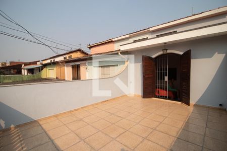 Casa à venda com 125m², 3 quartos e 2 vagas Casa à venda com 125m², 3 quartos e 2 vagasVaranda