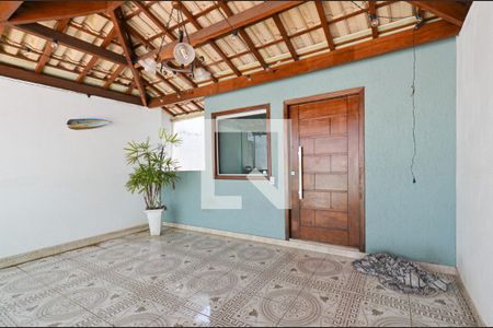 Casa à venda com 183m², 3 quartos e 2 vagas Casa à venda com 183m², 3 quartos e 2 vagasVaranda
