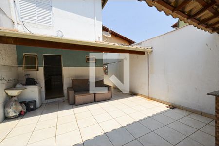 Casa à venda com 183m², 3 quartos e 2 vagas Casa à venda com 183m², 3 quartos e 2 vagasArea privativa