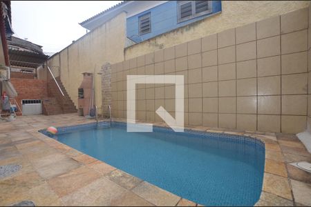Casa à venda com 165m², 4 quartos e 2 vagasPiscina