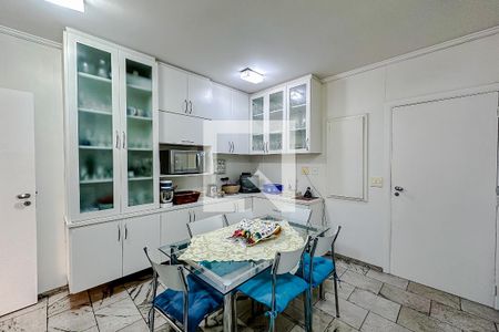 Apartamento à venda com 320m², 4 quartos e 3 vagasCozinha