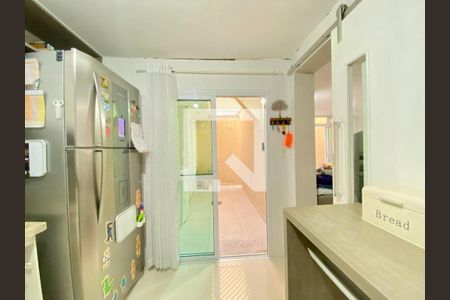 Casa à venda com 98m², 2 quartos e 2 vagas