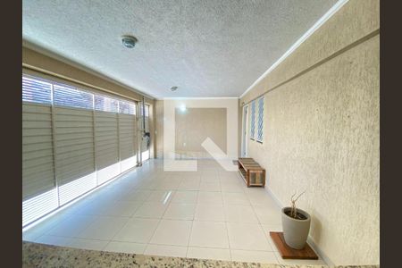 Casa à venda com 98m², 2 quartos e 2 vagas