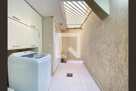 Casa à venda com 98m², 2 quartos e 2 vagas