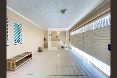 Casa à venda com 98m², 2 quartos e 2 vagas