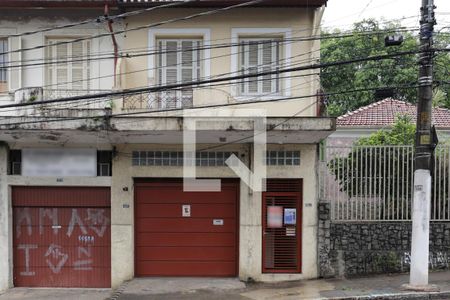 Casa à venda com 200m², 3 quartos e sem vaga Casa à venda com 200m², 3 quartos e sem vagaFachada e plaquinha