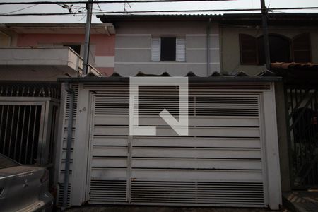 Casa à venda com 170m², 3 quartos e 1 vaga Casa à venda com 170m², 3 quartos e 1 vagaFachada