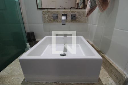 Apartamento à venda com 73m², 3 quartos e 2 vagasPia banheiro da suíte