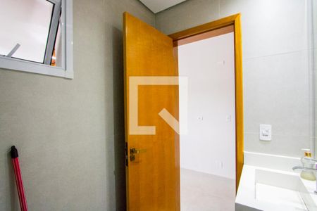 Apartamento à venda com 105m², 2 quartos e 1 vaga Apartamento à venda com 105m², 2 quartos e 1 vagaBanheiro social