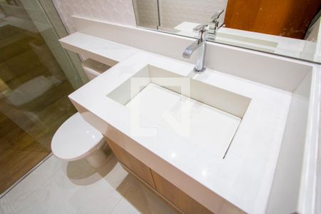 Apartamento à venda com 105m², 2 quartos e 1 vaga Apartamento à venda com 105m², 2 quartos e 1 vagaBanheiro do quarto 1