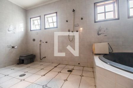 Casa de condomínio para alugar com 440m², 4 quartos e 4 vagas Casa de condomínio para alugar com 440m², 4 quartos e 4 vagasBanheiro da Suíte 1