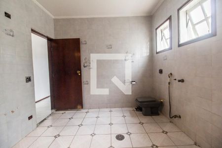 Casa de condomínio para alugar com 440m², 4 quartos e 4 vagas Casa de condomínio para alugar com 440m², 4 quartos e 4 vagasBanheiro da Suíte 1