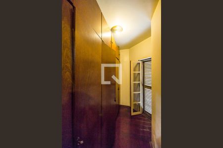 Casa de condomínio para alugar com 440m², 4 quartos e 4 vagas Casa de condomínio para alugar com 440m², 4 quartos e 4 vagasCloset da suíte 2