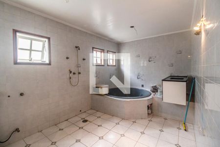 Casa de condomínio para alugar com 440m², 4 quartos e 4 vagas Casa de condomínio para alugar com 440m², 4 quartos e 4 vagasBanheiro da Suíte 1