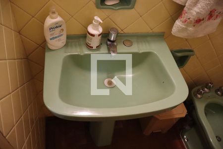 Casa à venda com 428m², 5 quartos e 5 vagasBanheiro social